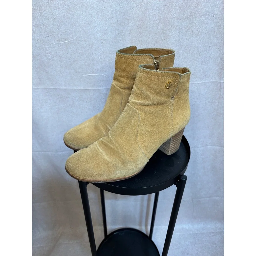 Tory Burch Tan Suede Ankle Boots Block Heel Gold Logo‎ 8.5M 22158347